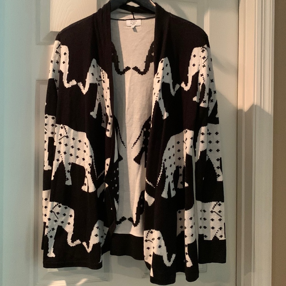 Crown and Ivy wrap. Warm and comfy. Looks great w tank & jeans. Elephant design